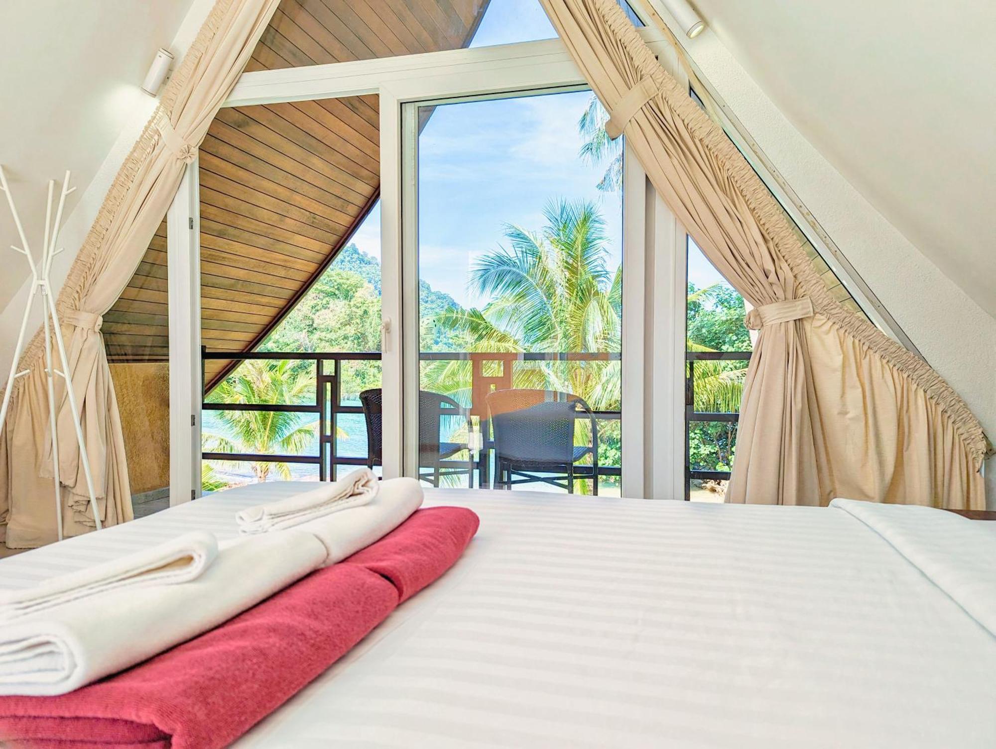 Half Moon Beach Villa - By Kohchangvillas Koh Chang Bagian luar foto